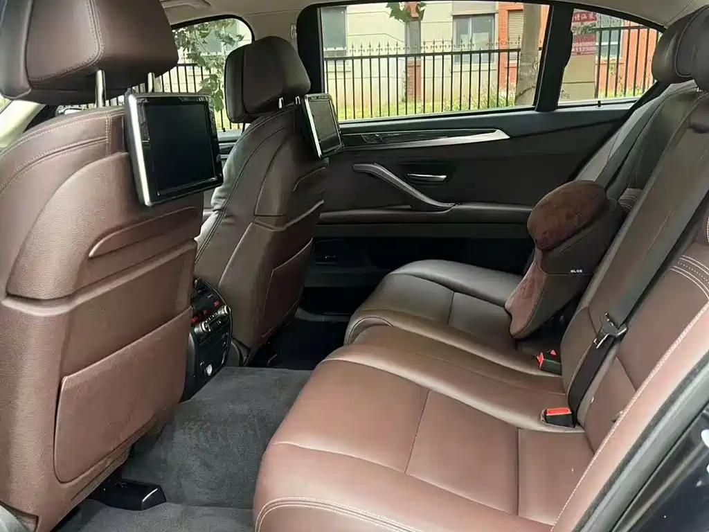 BMW 5 Series — миниатюра 6