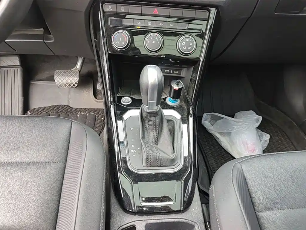 Volkswagen T-Roc — миниатюра 19