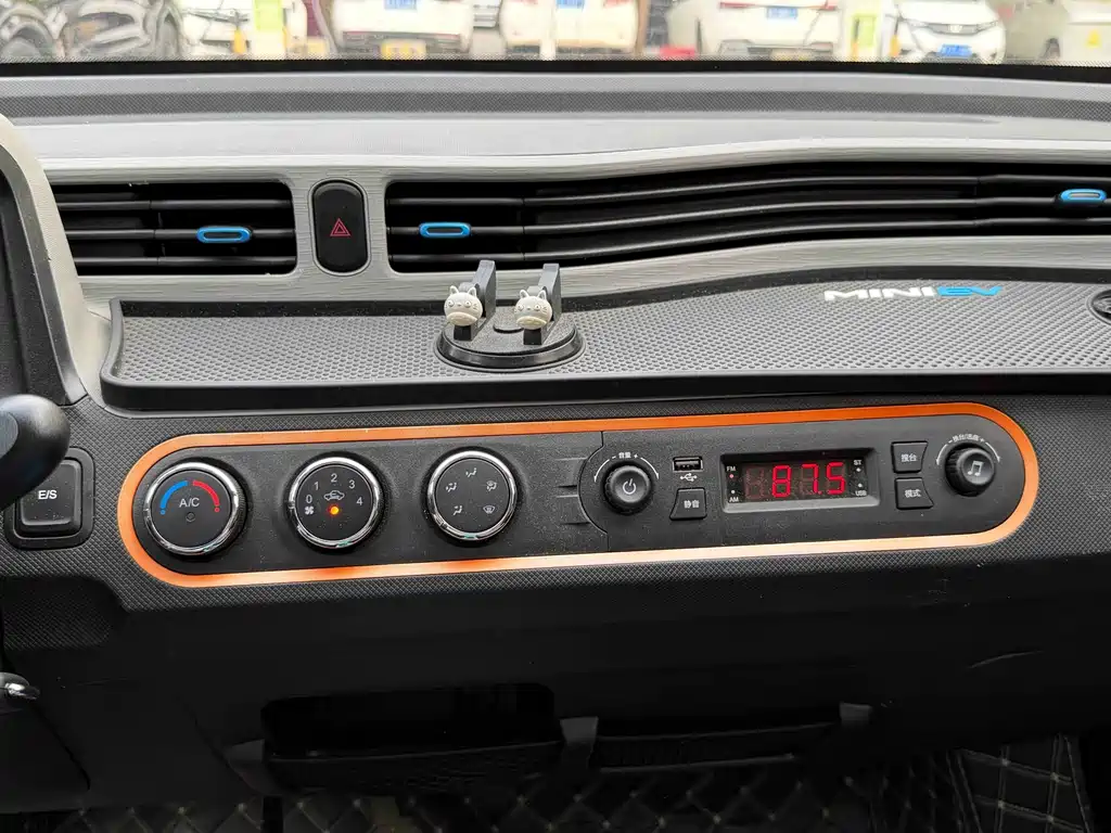 Wuling MINIEV — миниатюра 8