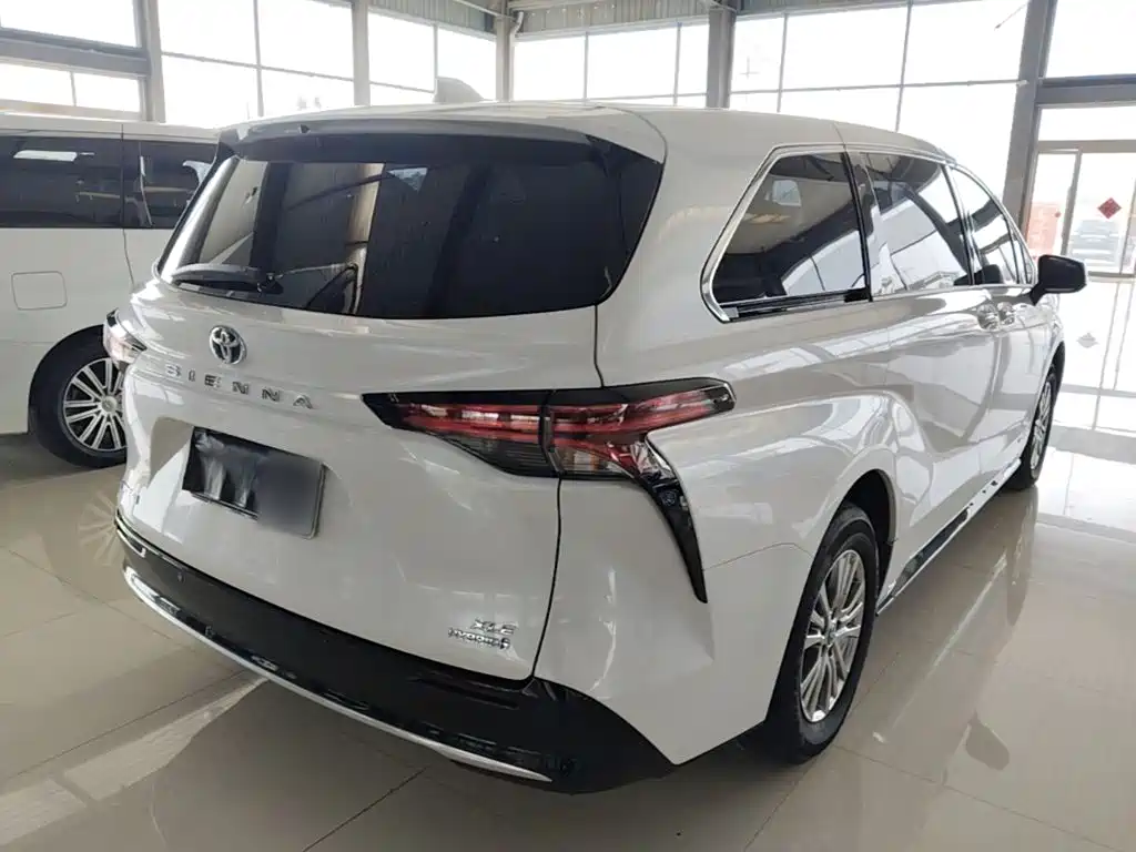 Toyota Sienna — миниатюра 7