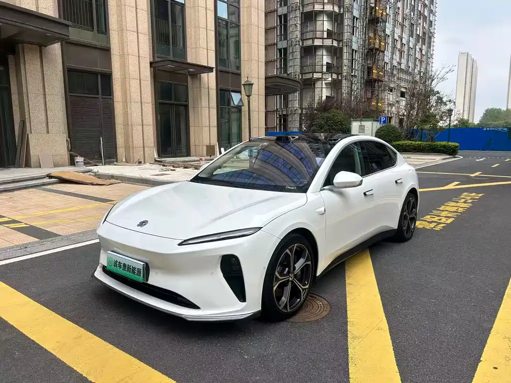 NIO ET5