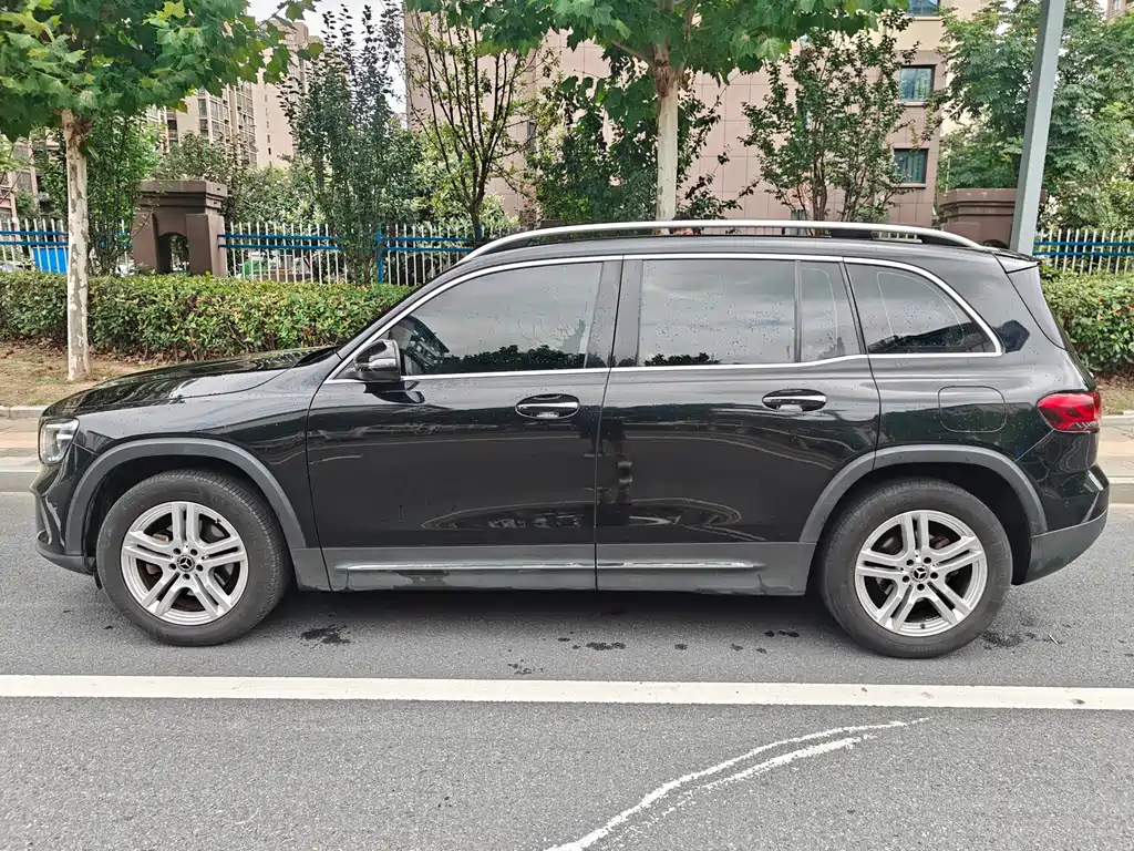 Mercedes-Benz GLB — миниатюра 8
