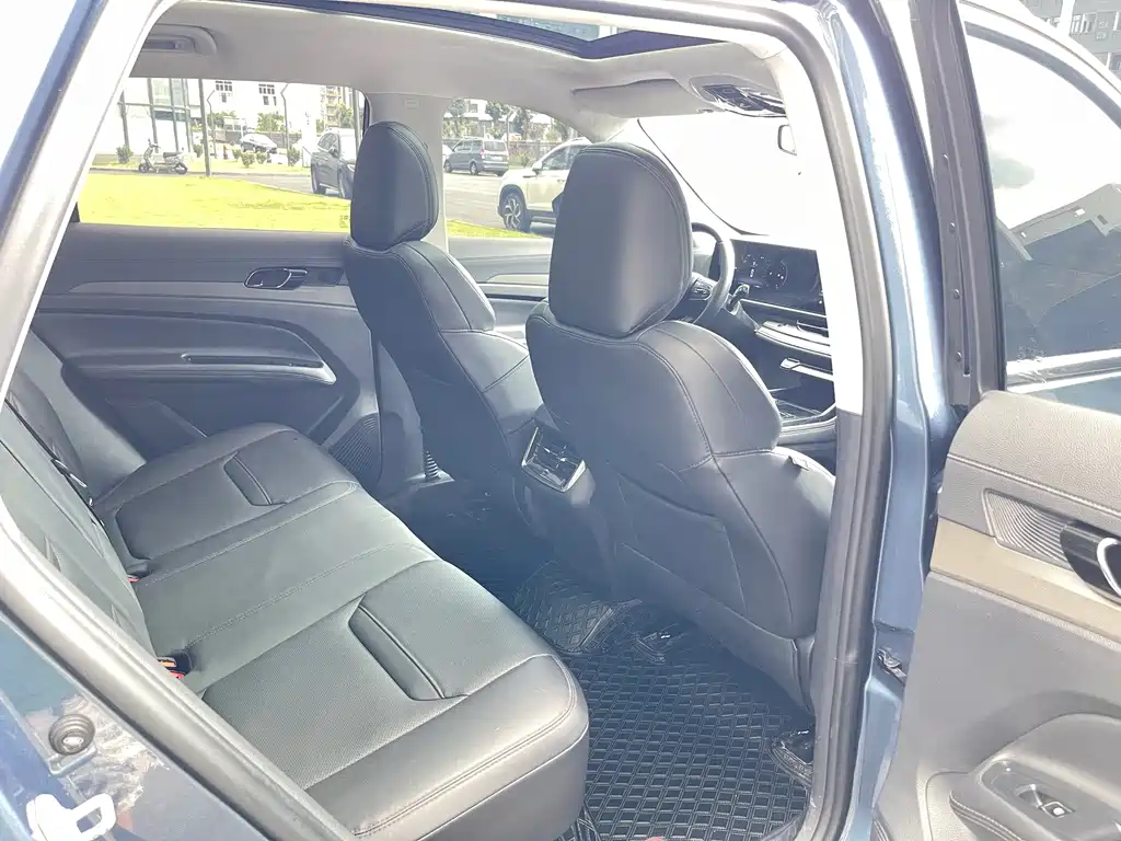 Ford Equator Sport — миниатюра 7