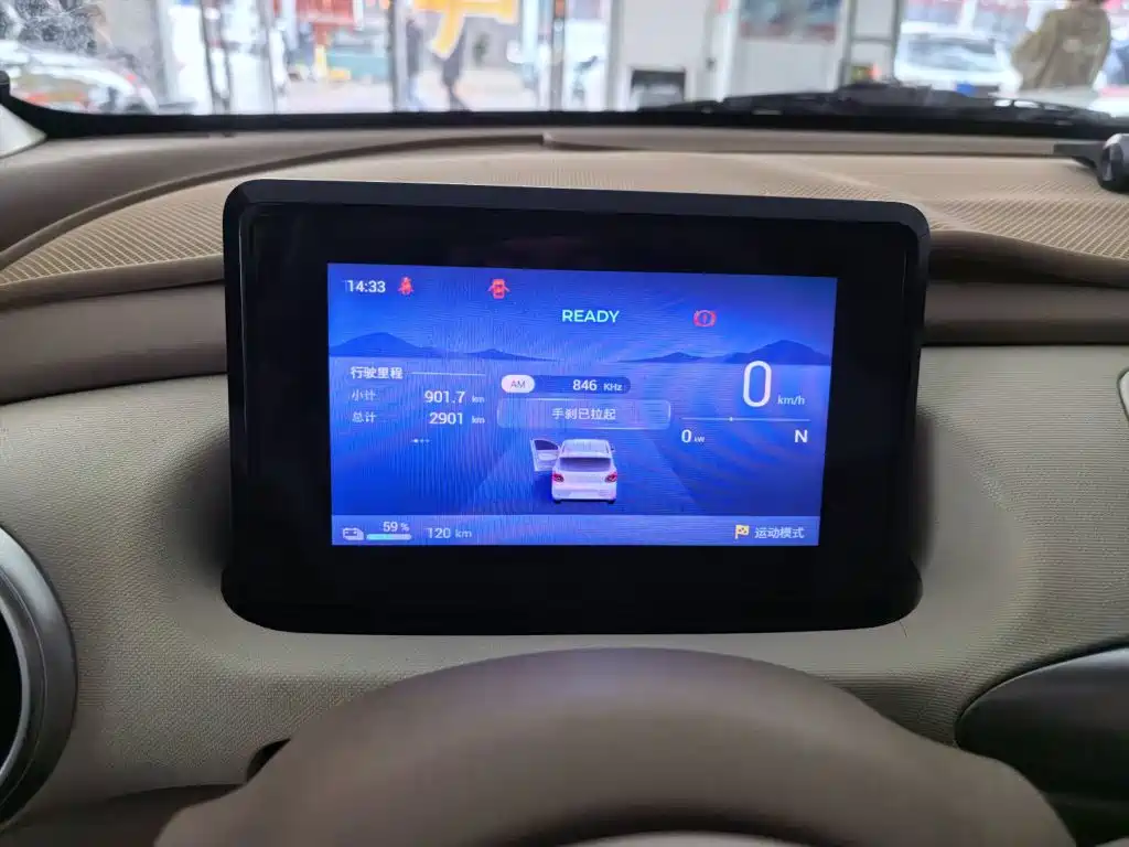 Wuling MINIEV — миниатюра 4