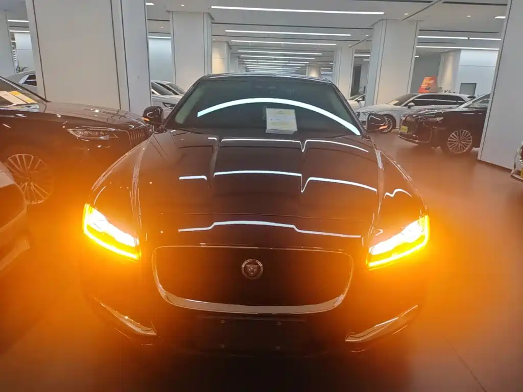 Jaguar XFL — миниатюра 3