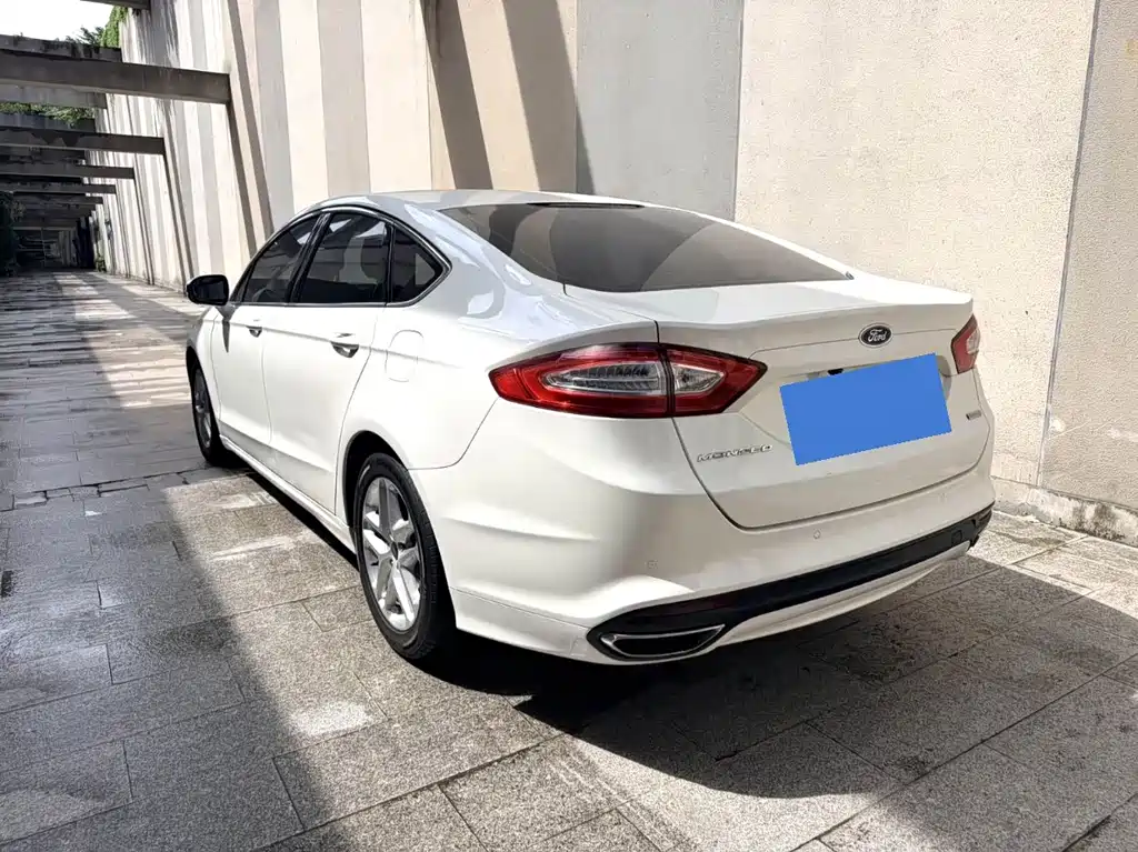 Ford Mondeo — миниатюра 6