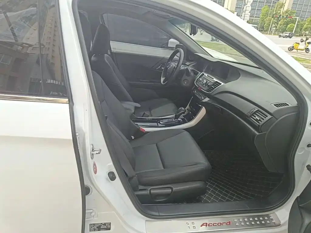 Honda Accord — миниатюра 17