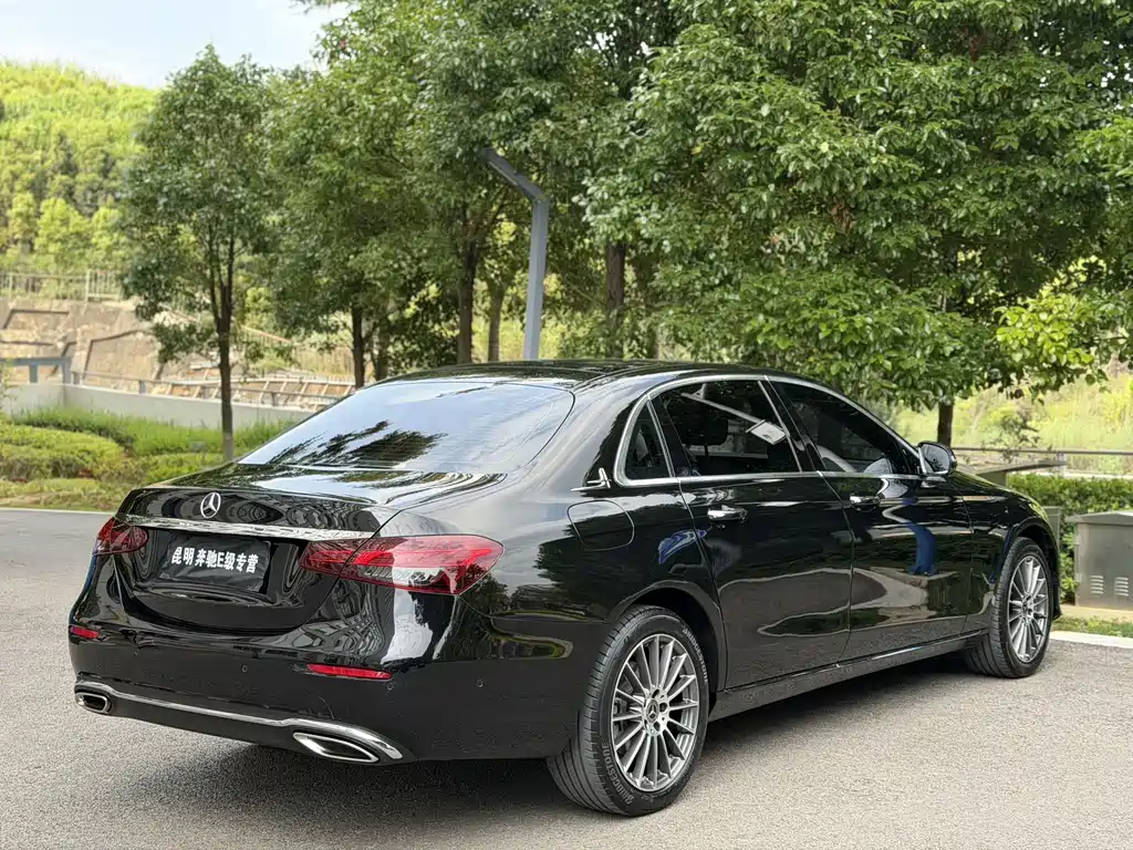 Mercedes-Benz E-Class — миниатюра 7
