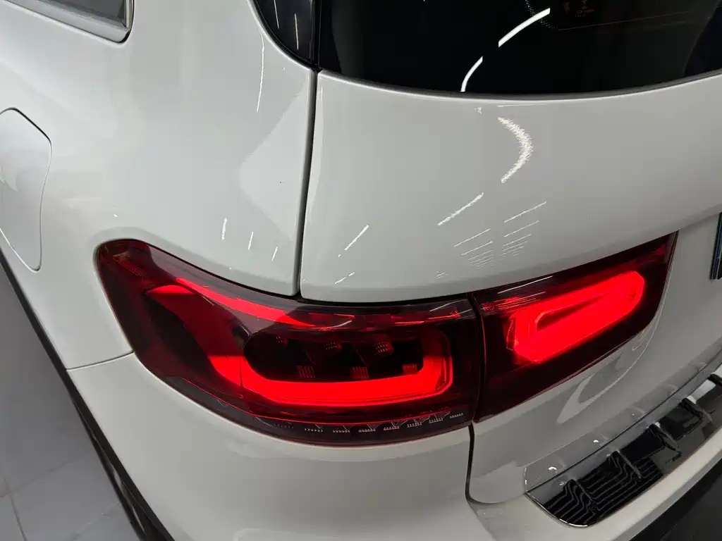 Mercedes-Benz GLB — миниатюра 17