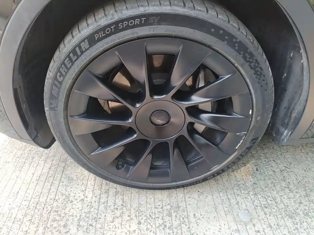 Tesla Model Y — миниатюра 23