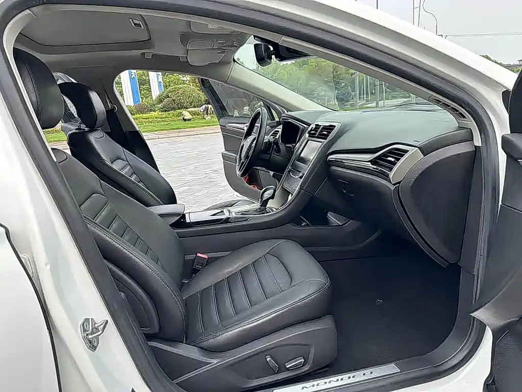 Ford Mondeo — миниатюра 10