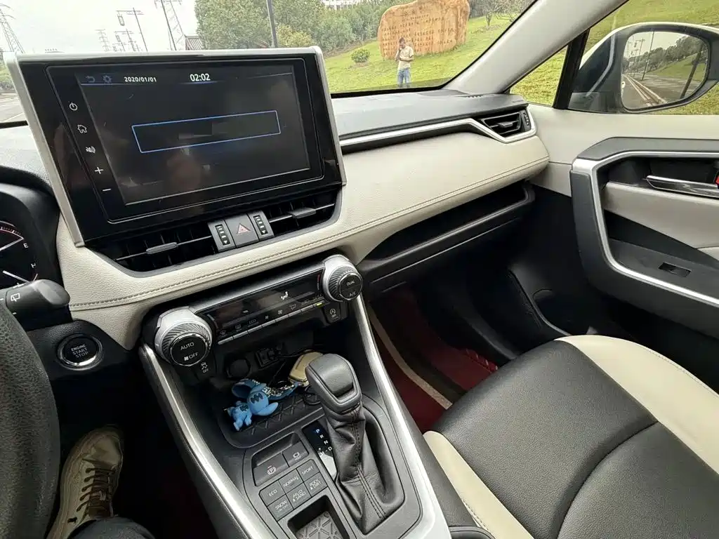 Toyota RAV4 — миниатюра 10
