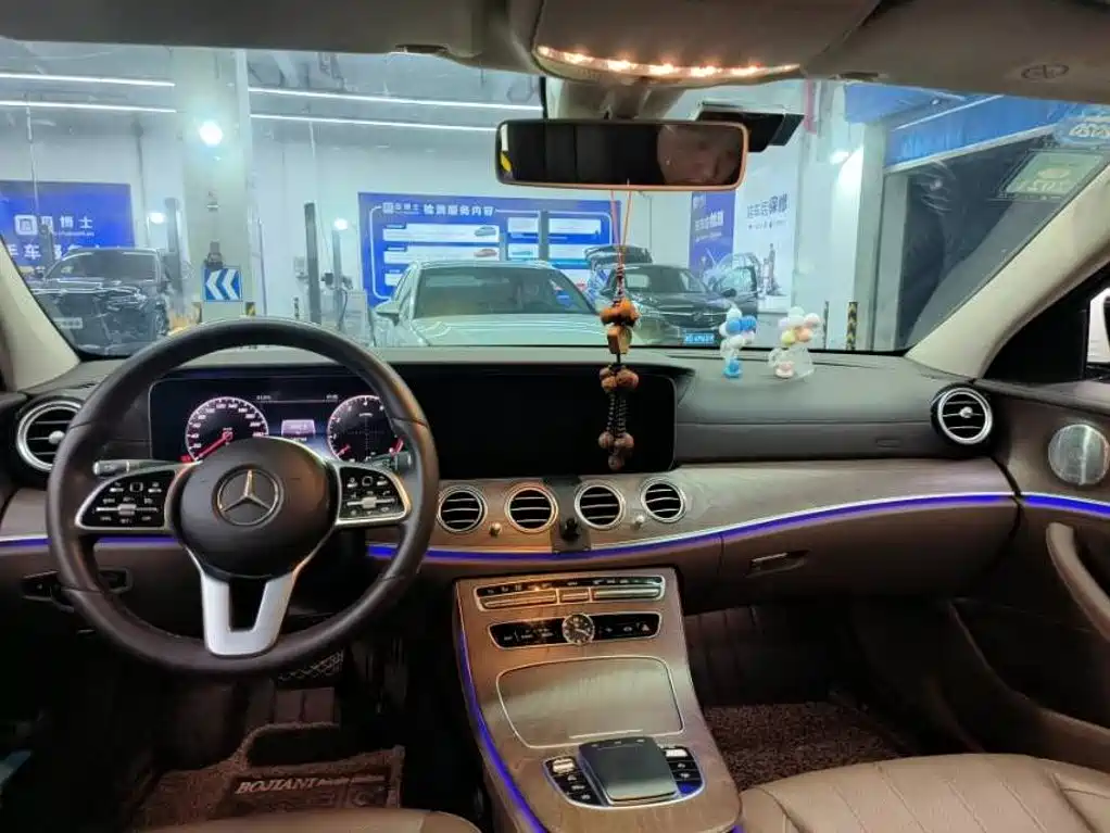Mercedes-Benz E-Class — миниатюра 3