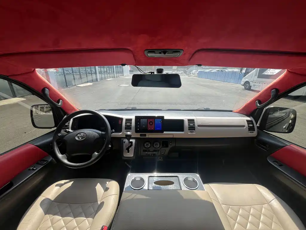 Toyota Hiace — миниатюра 10