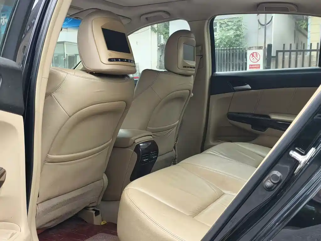 Honda Accord — миниатюра 9