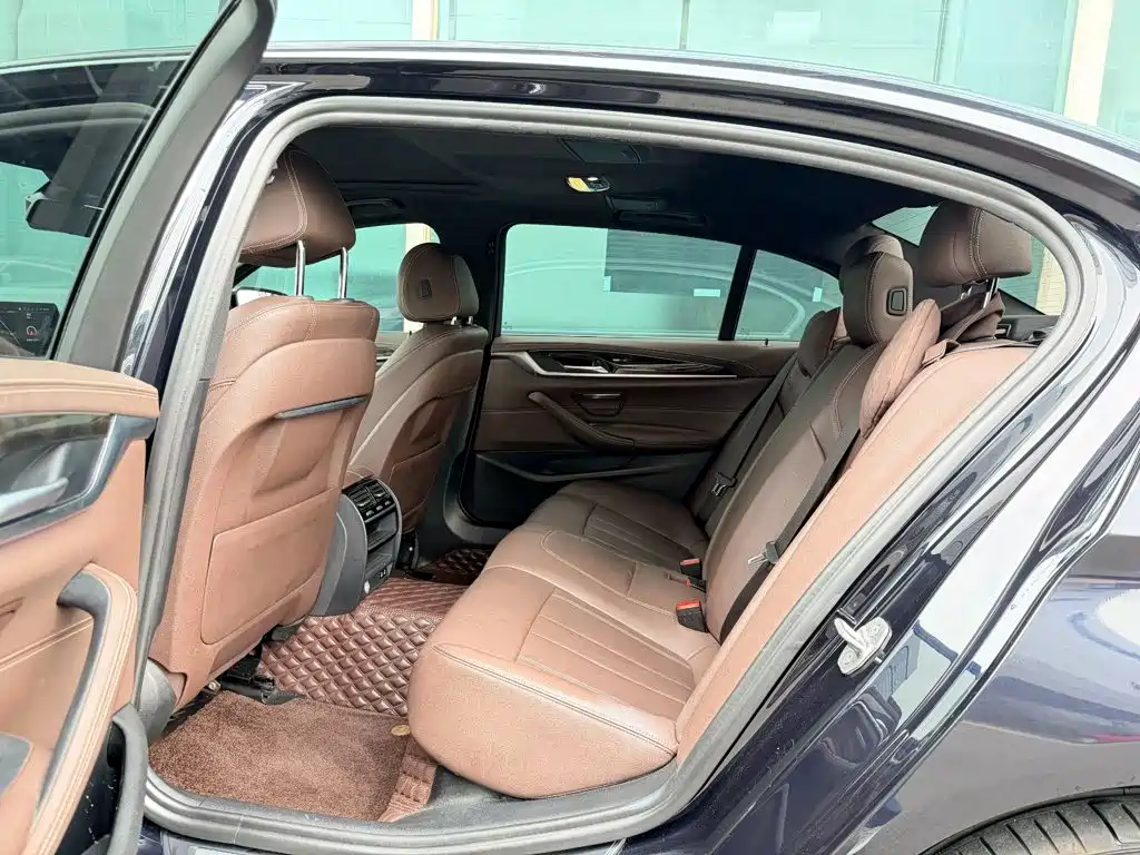 BMW 5 Series — миниатюра 6