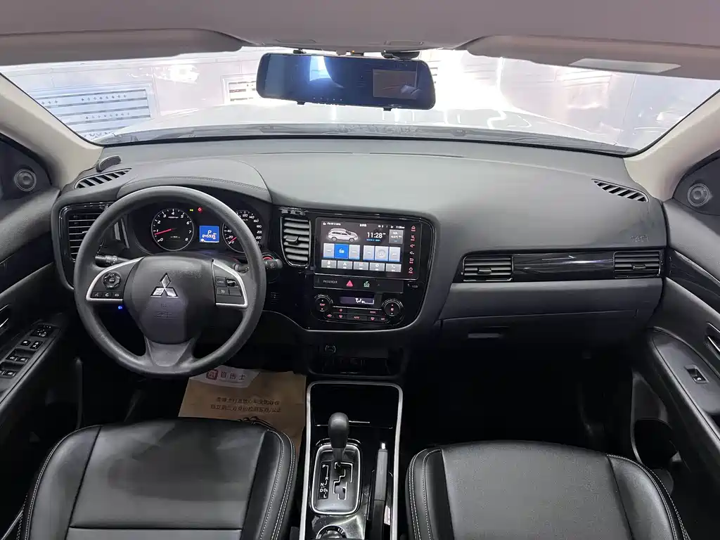 Mitsubishi Outlander — миниатюра 11