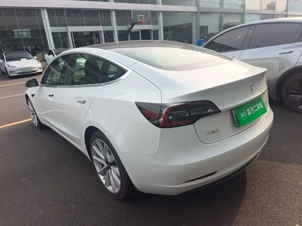 Tesla Model 3 — миниатюра 5