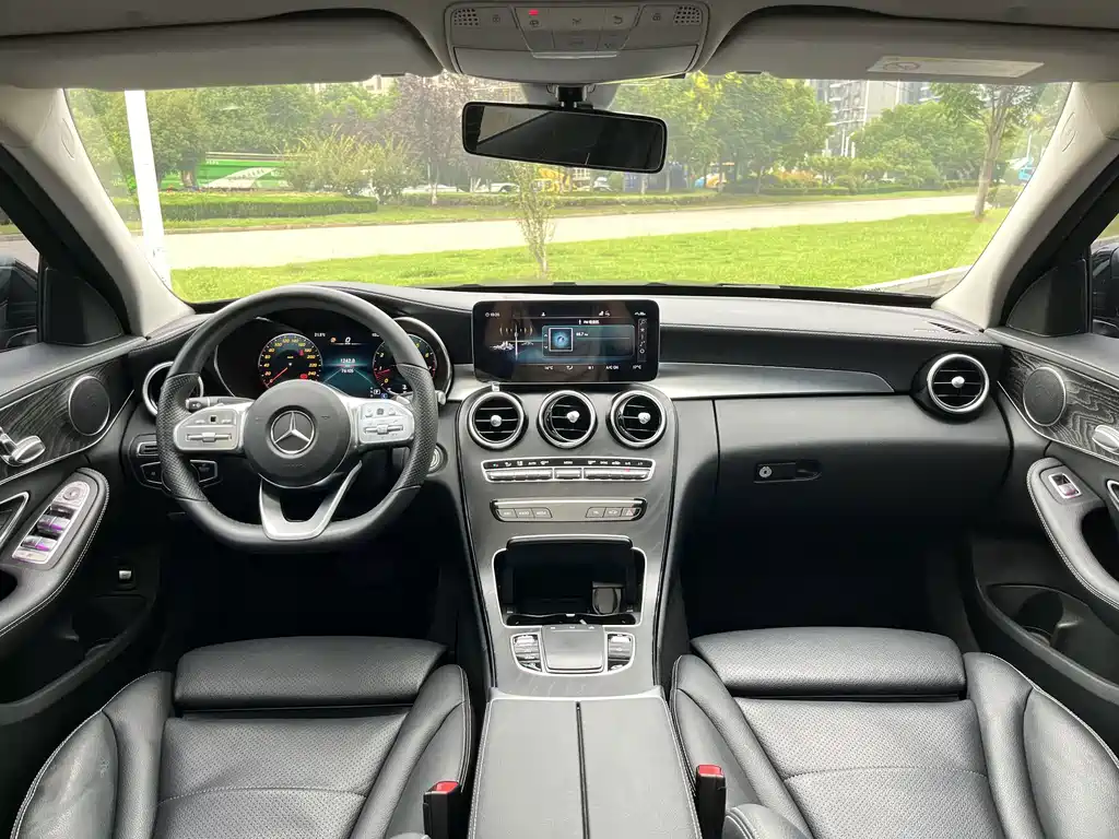 Mercedes-Benz C-Class — миниатюра 11