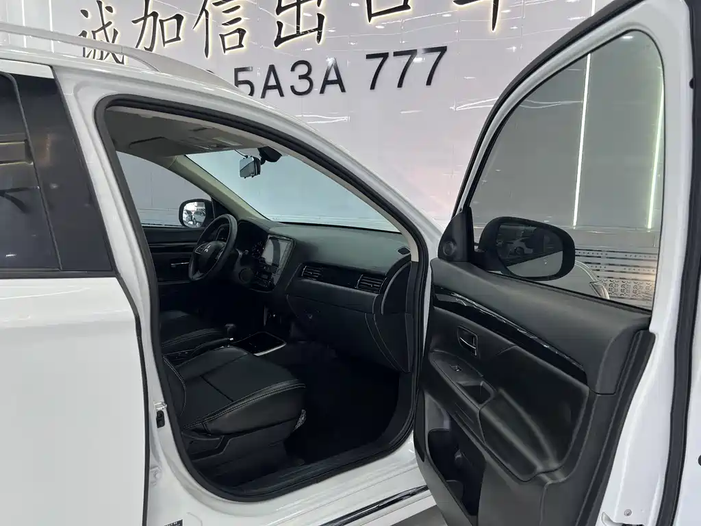 Mitsubishi Outlander — миниатюра 7