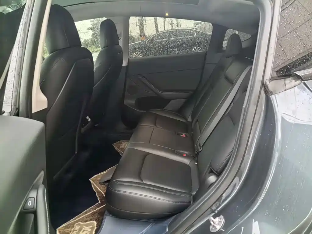 Tesla Model Y — миниатюра 9