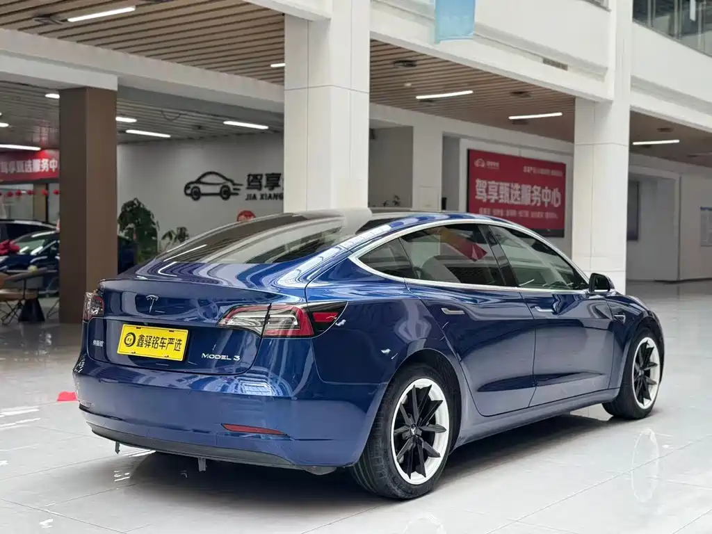 Tesla Model 3 — миниатюра 5