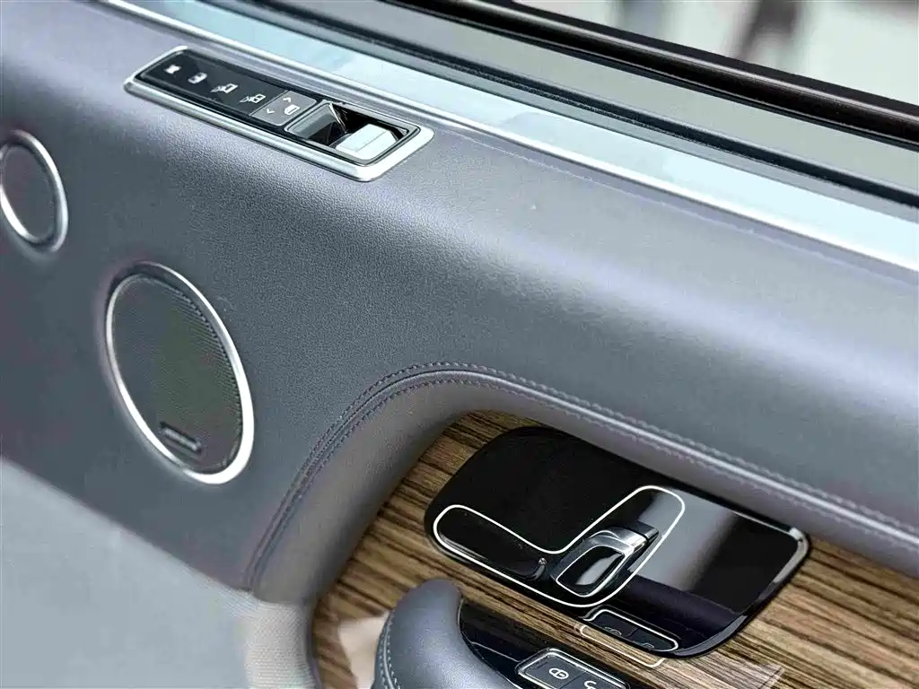 Land Rover Range Rover — миниатюра 18