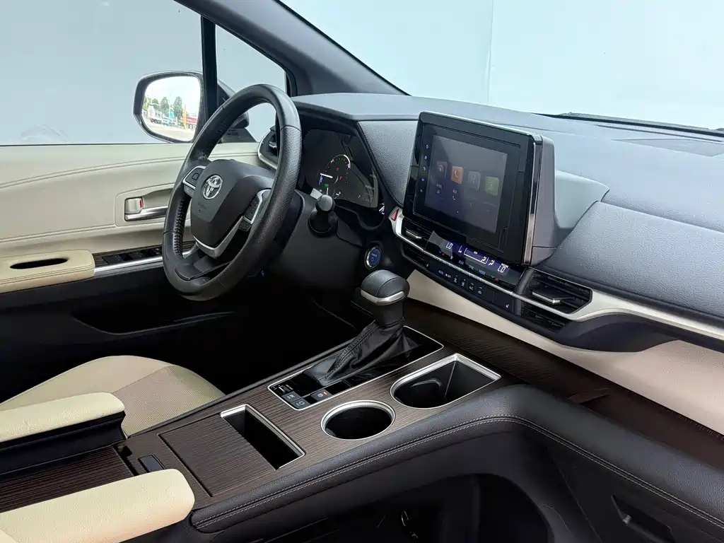 Toyota Sienna — миниатюра 15