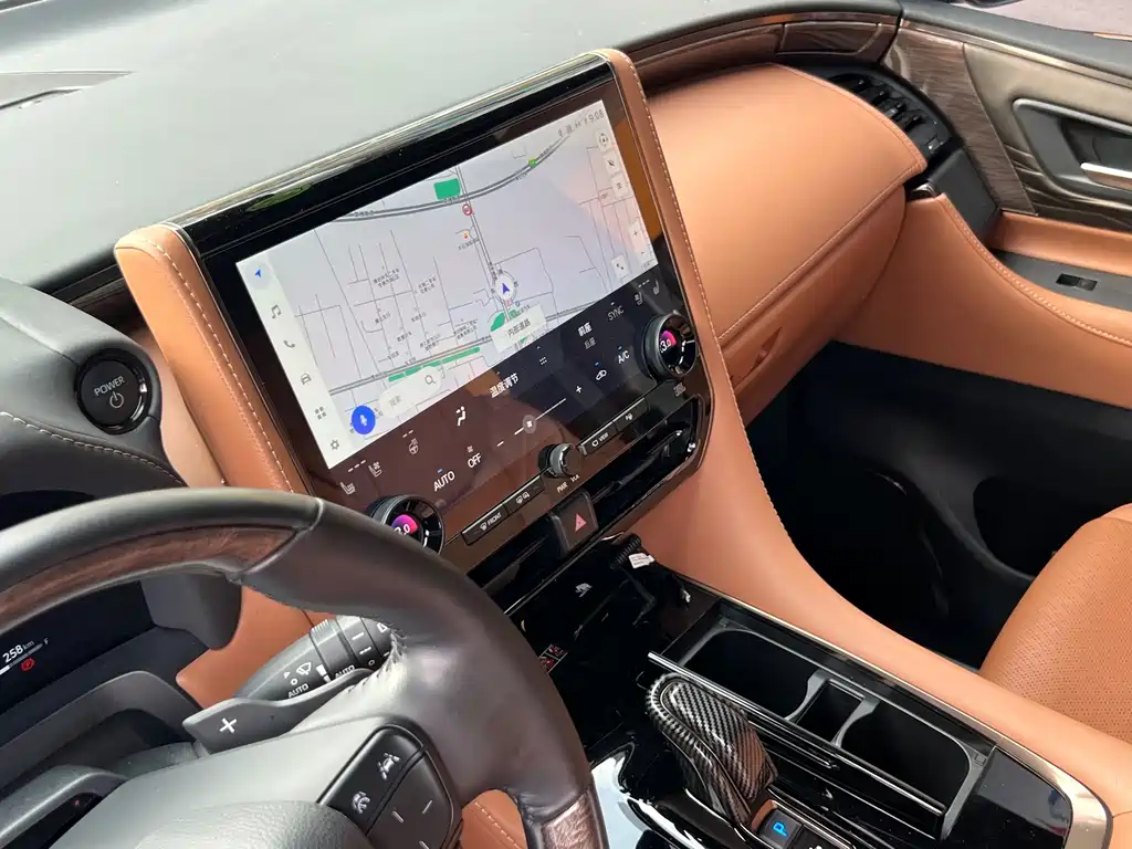 Toyota Alphard — миниатюра 6