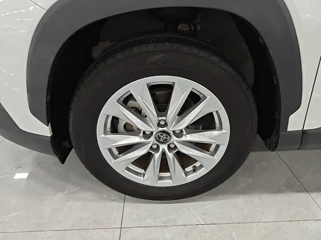 Toyota Corolla Cross — миниатюра 23