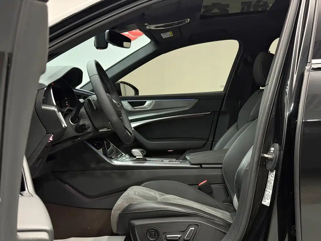 Audi A6L 2023 40 TFSI Luxury