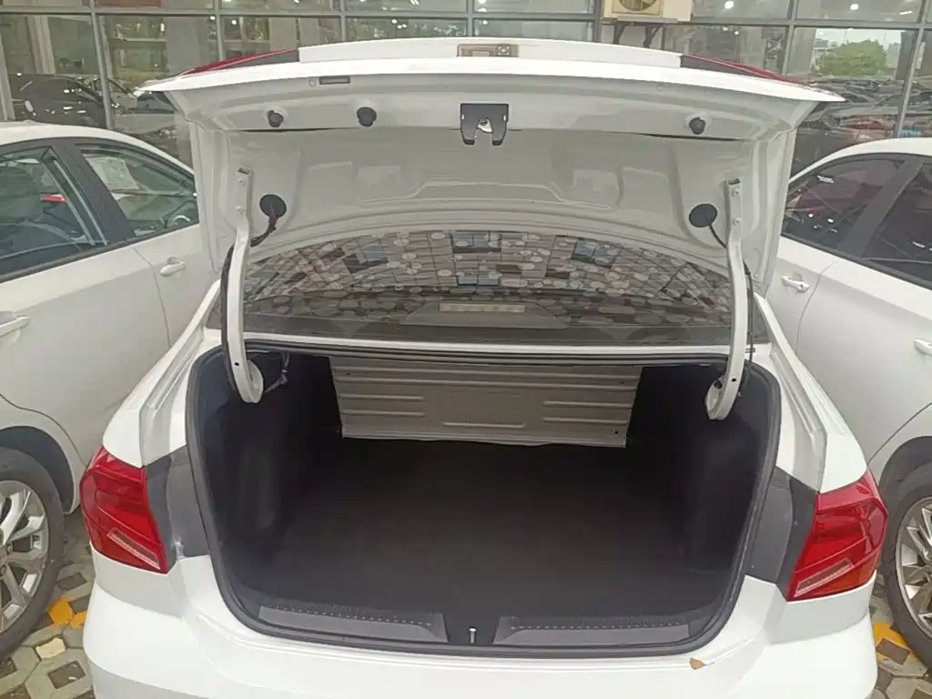 Volkswagen Jetta — миниатюра 19