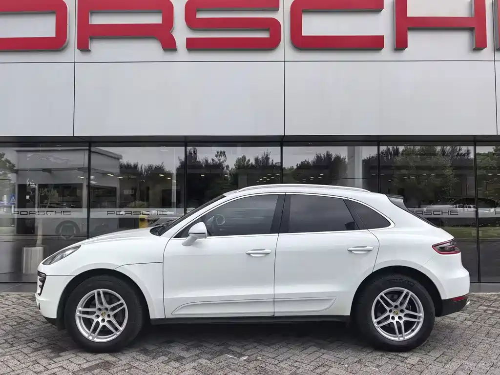 Porsche Macan — миниатюра 3
