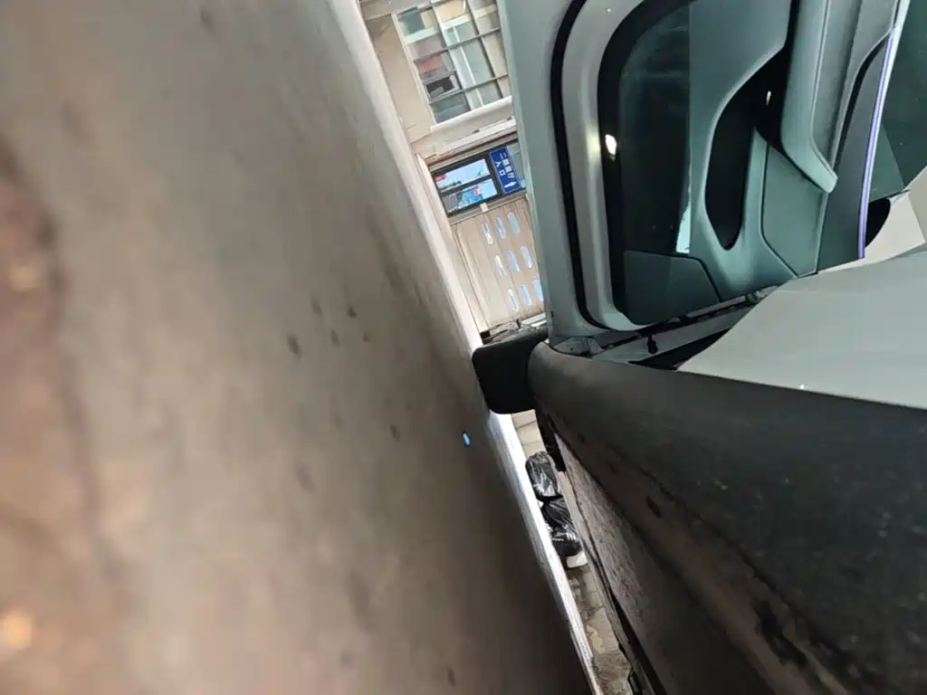 Tesla Model Y — миниатюра 22