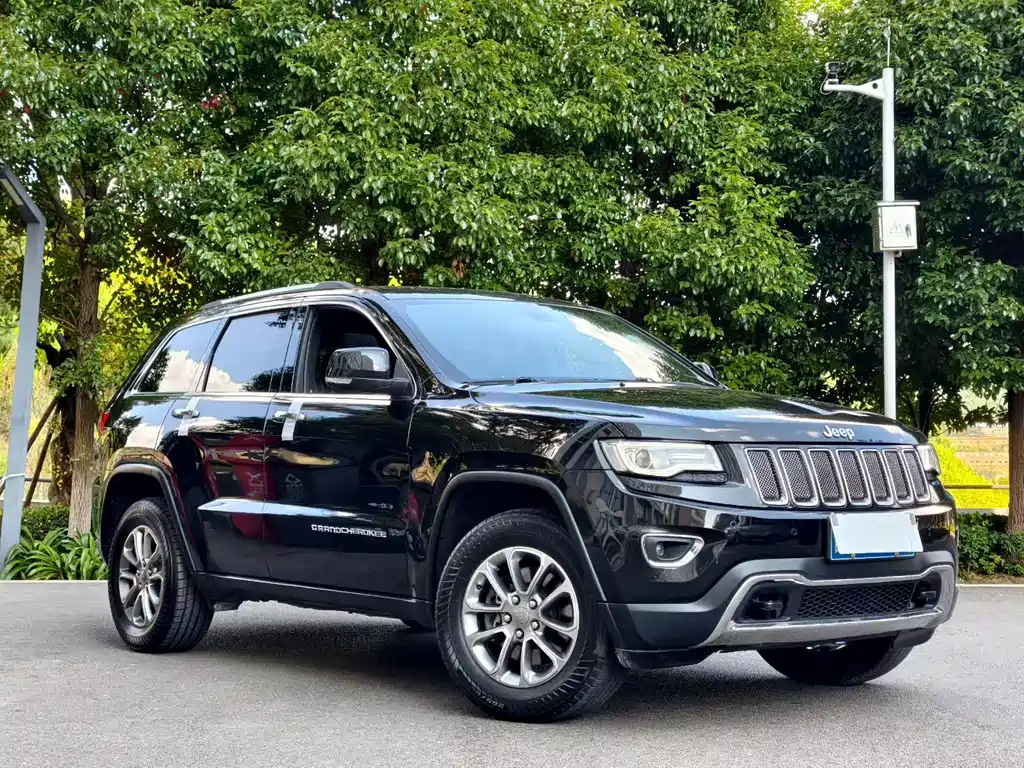 Jeep Grand Cherokee (Import) — миниатюра 3