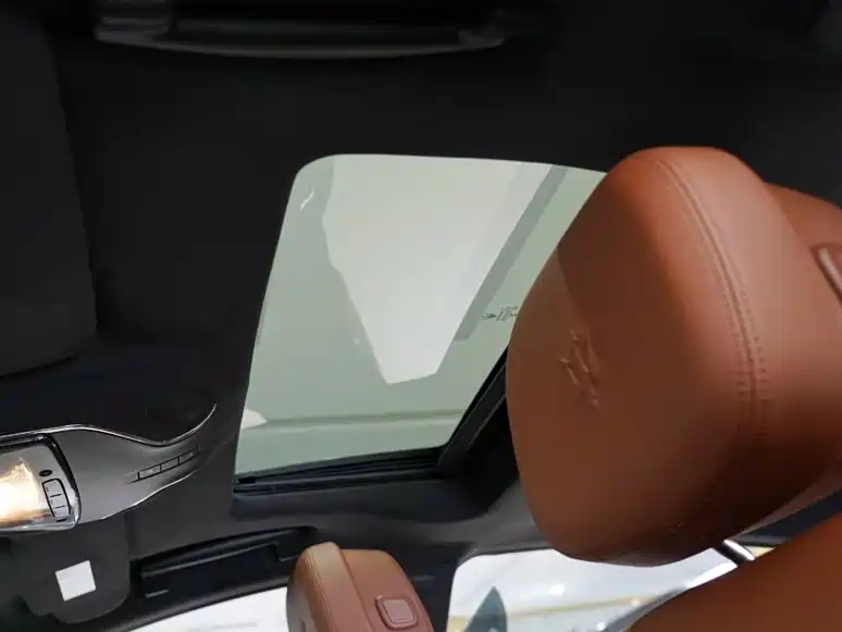 Maserati Quattroporte — миниатюра 10