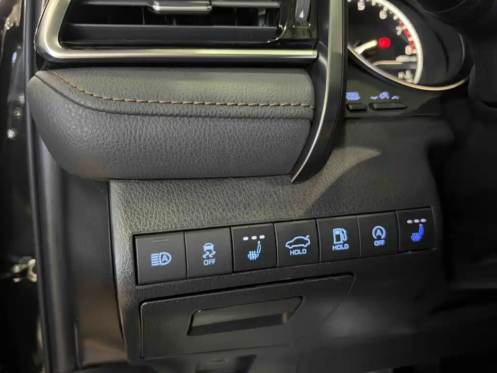 Toyota Camry — миниатюра 8