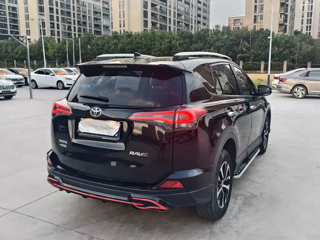 Toyota RAV4 — миниатюра 5