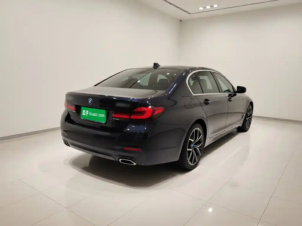 BMW 5 Series — миниатюра 6