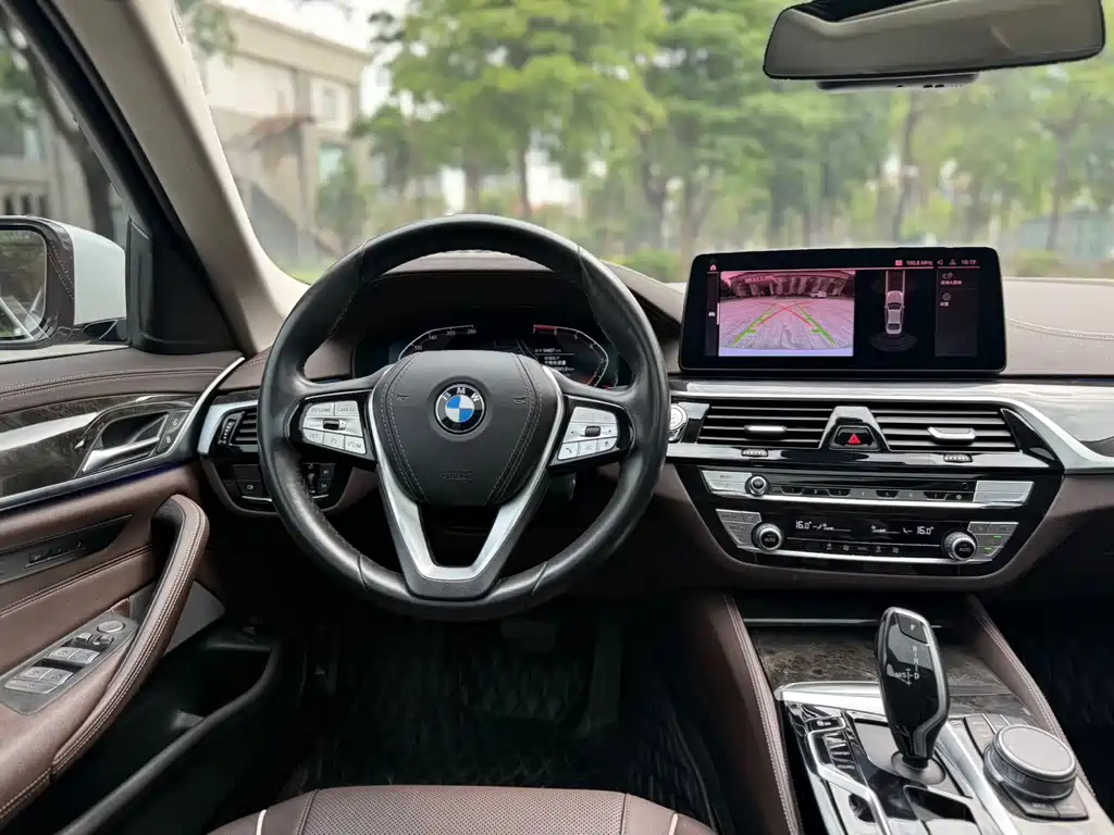 BMW 5 Series — миниатюра 9