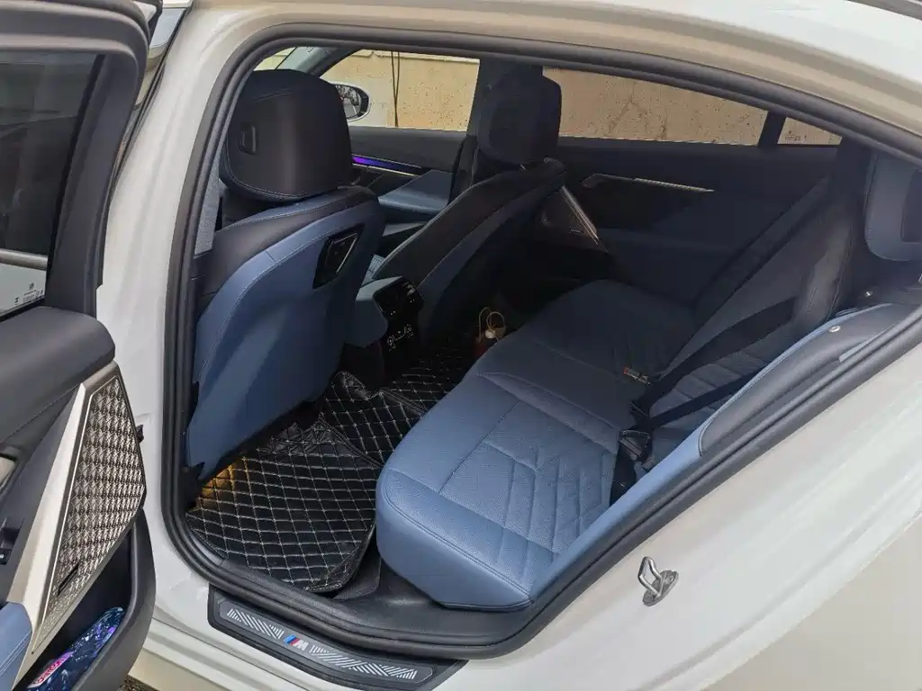 BMW 5 Series — миниатюра 4