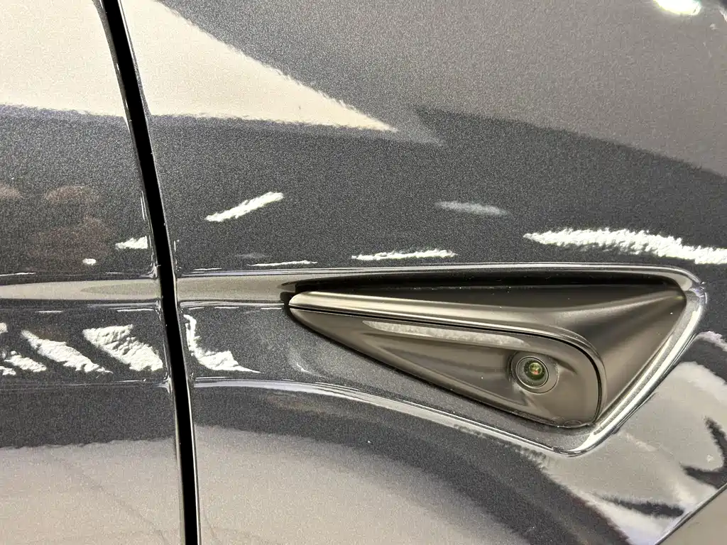 Tesla Model Y — миниатюра 19