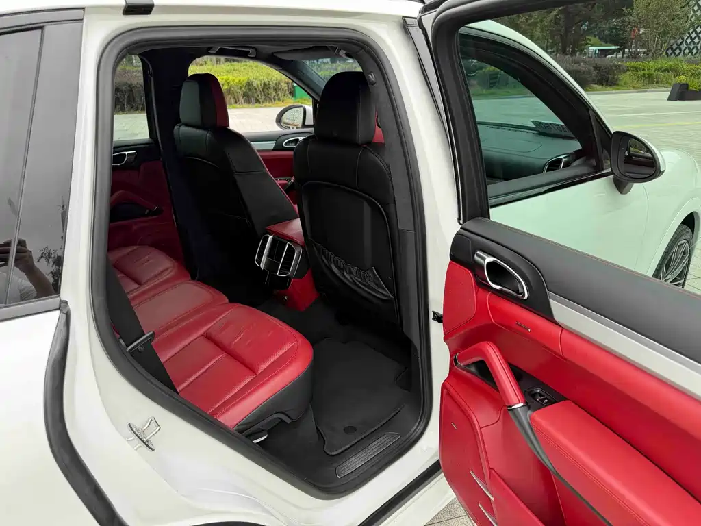Porsche Cayenne — миниатюра 11