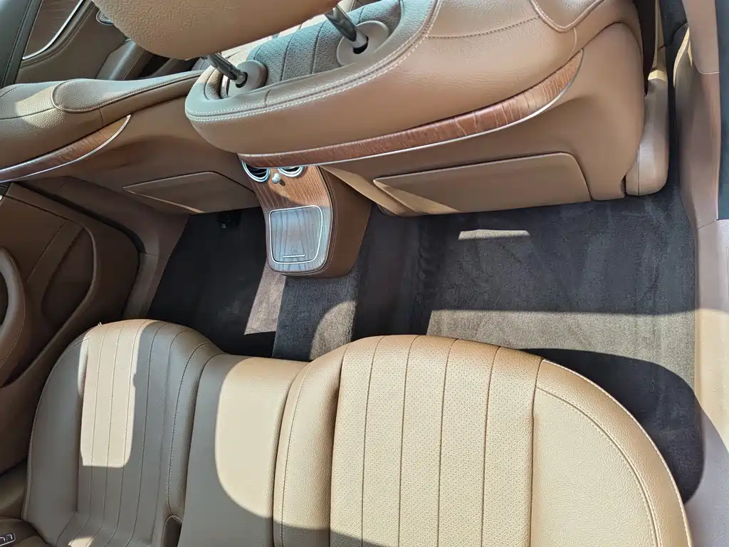 Mercedes-Benz E-Class — миниатюра 28