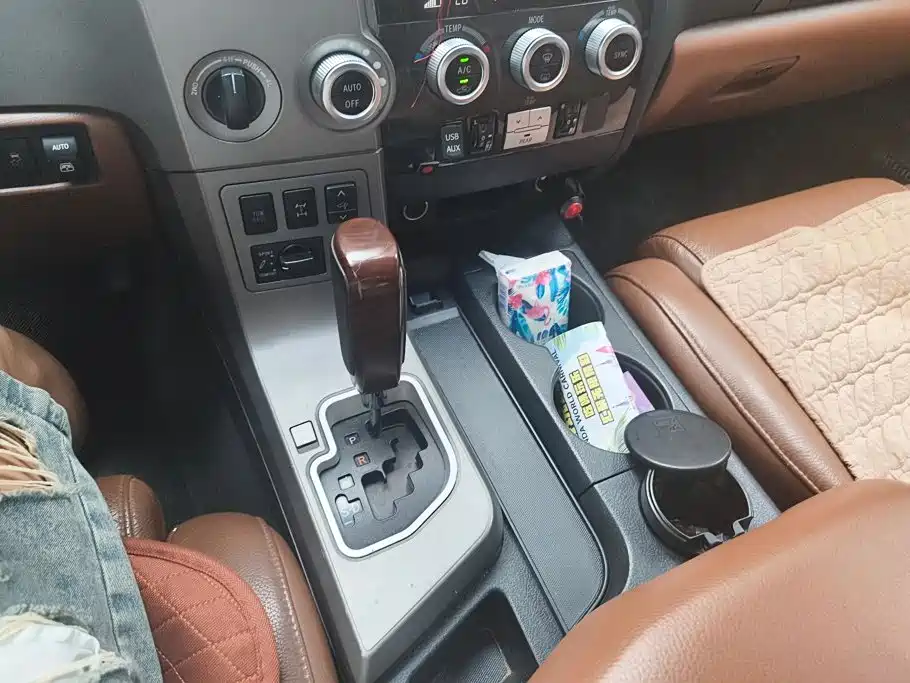 Toyota Sequoia — миниатюра 16