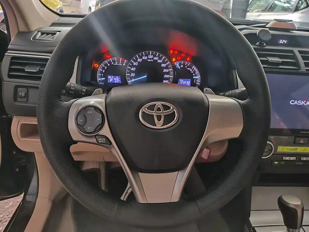 Toyota Camry — миниатюра 8