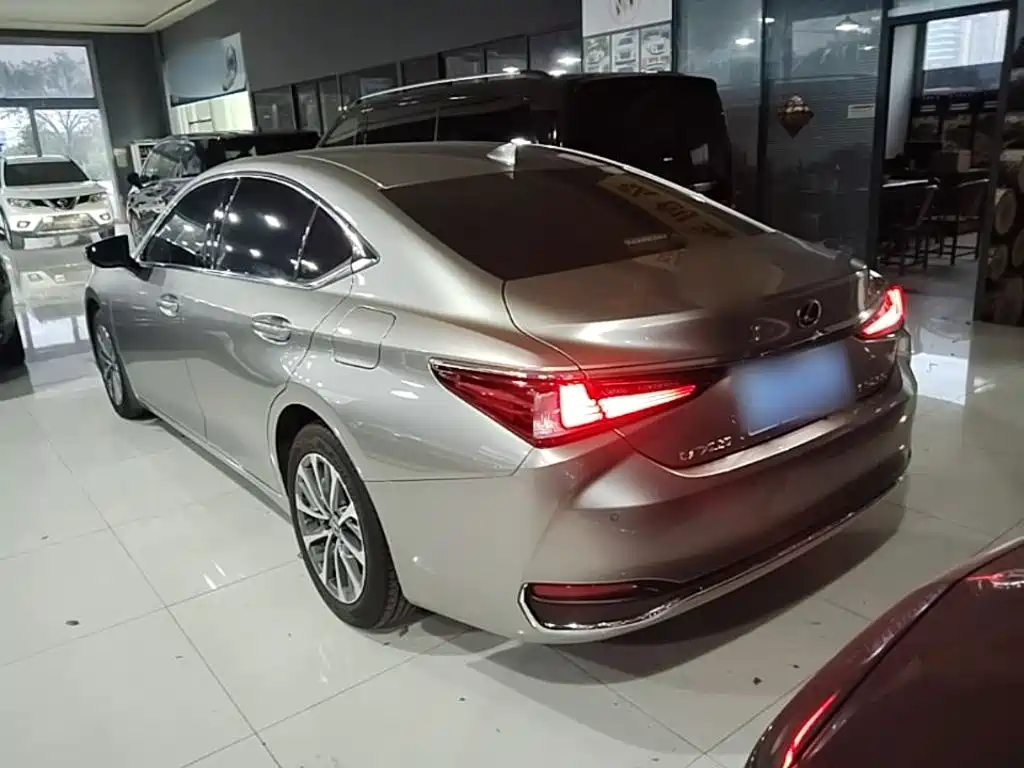 Lexus ES — миниатюра 5