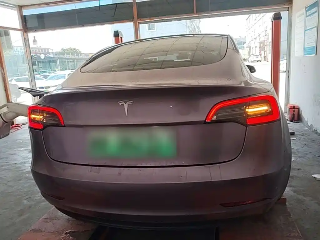 Tesla Model 3 — миниатюра 6
