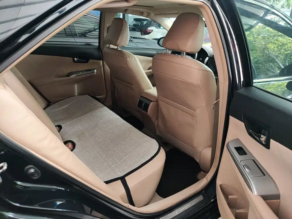 Toyota Camry — миниатюра 12