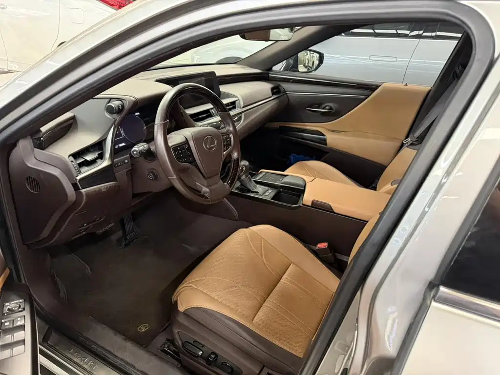 Lexus ES — миниатюра 7